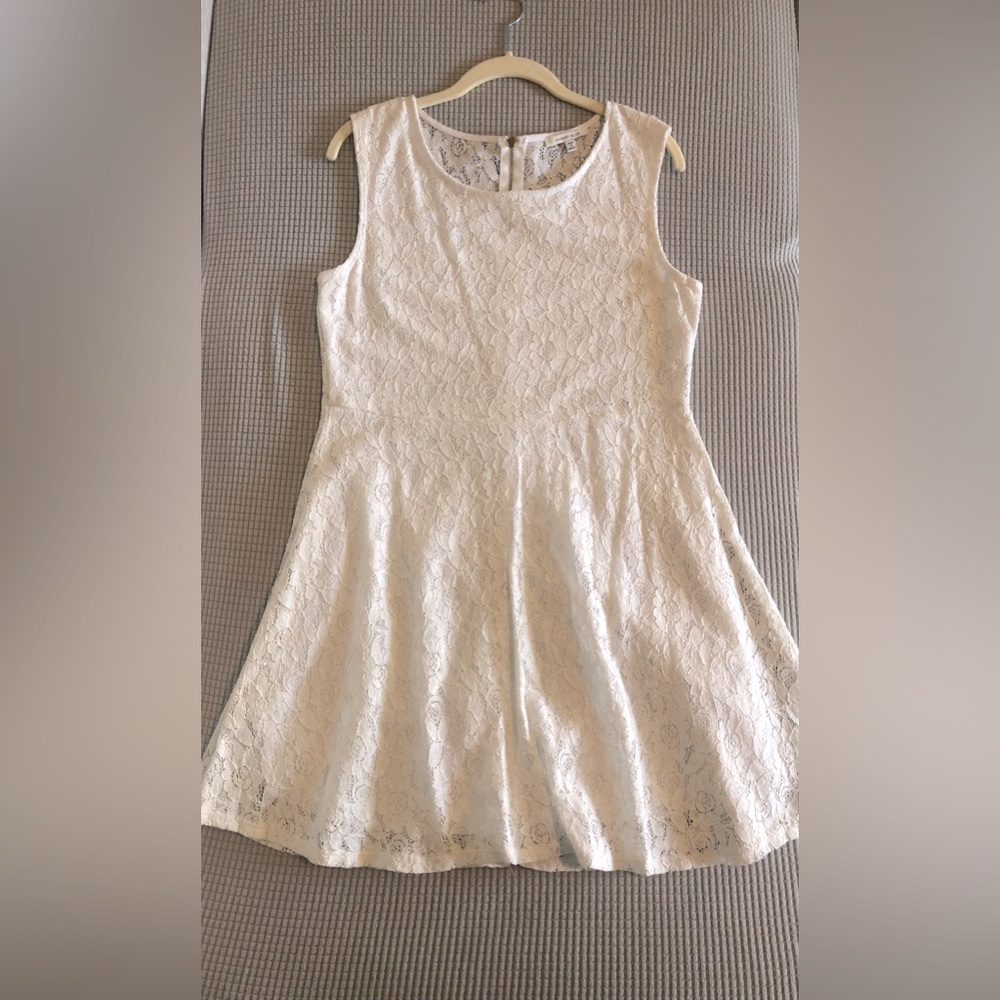 Amber Blue white lace dress in size L gold zipper in back. New